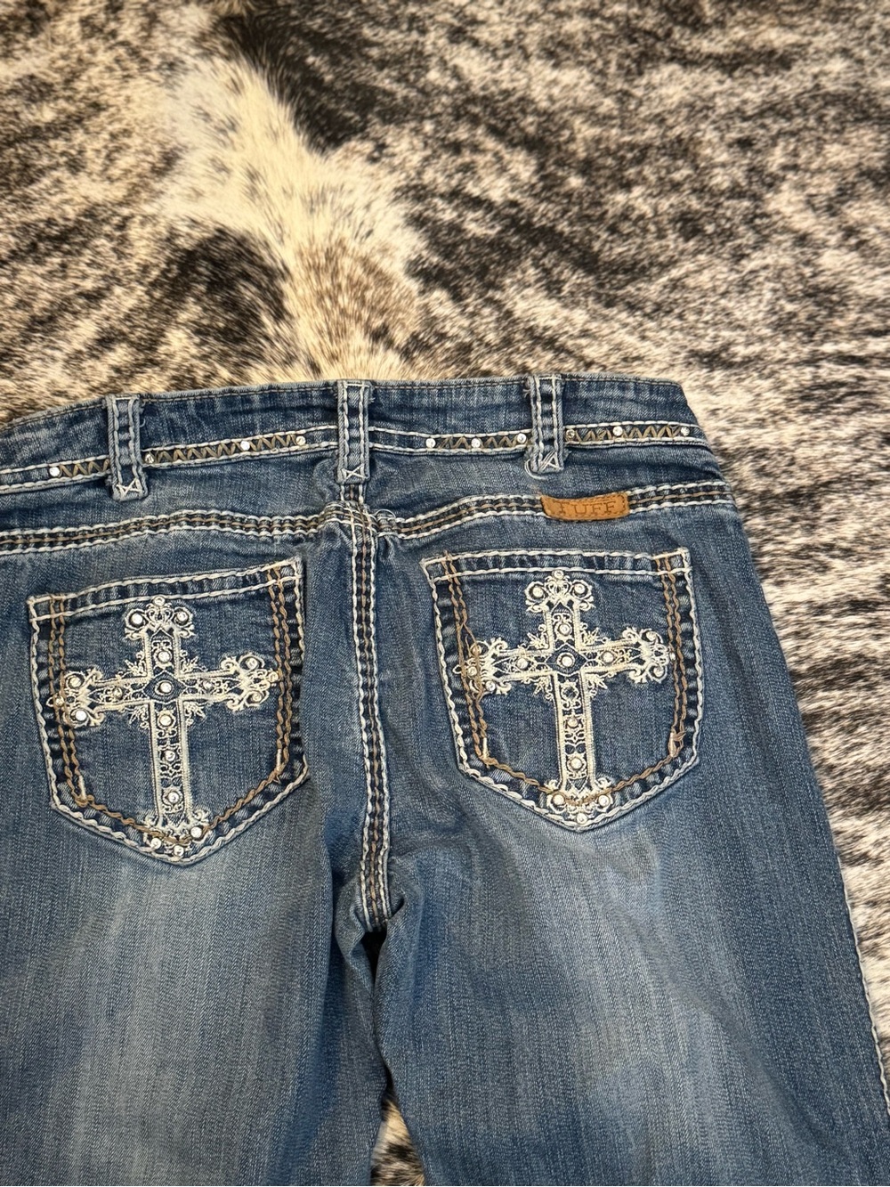 Cowgirl Tuff Embroidered Cross Back Pocket Bootcut Jeans - Blue